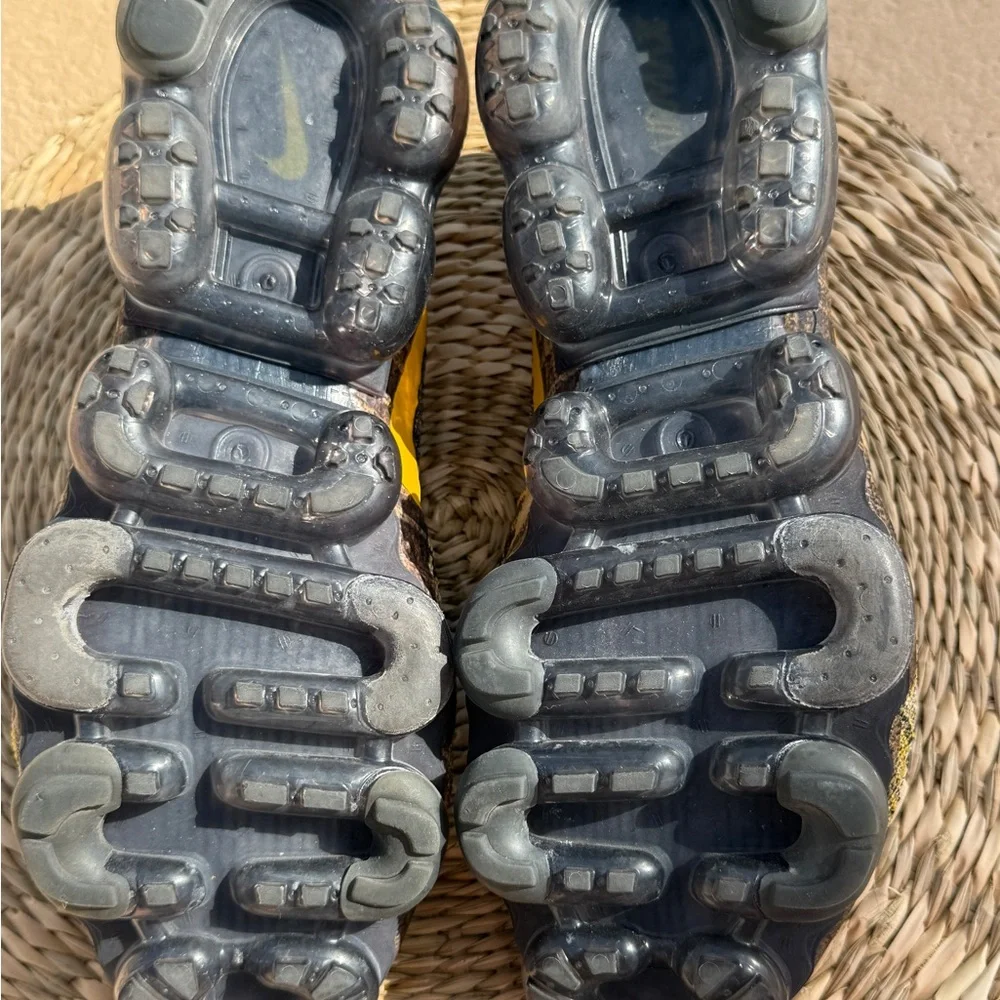 Nike Air VaporMax Flyknit Black Mineral Gold Men’s 11.5 Sneakers